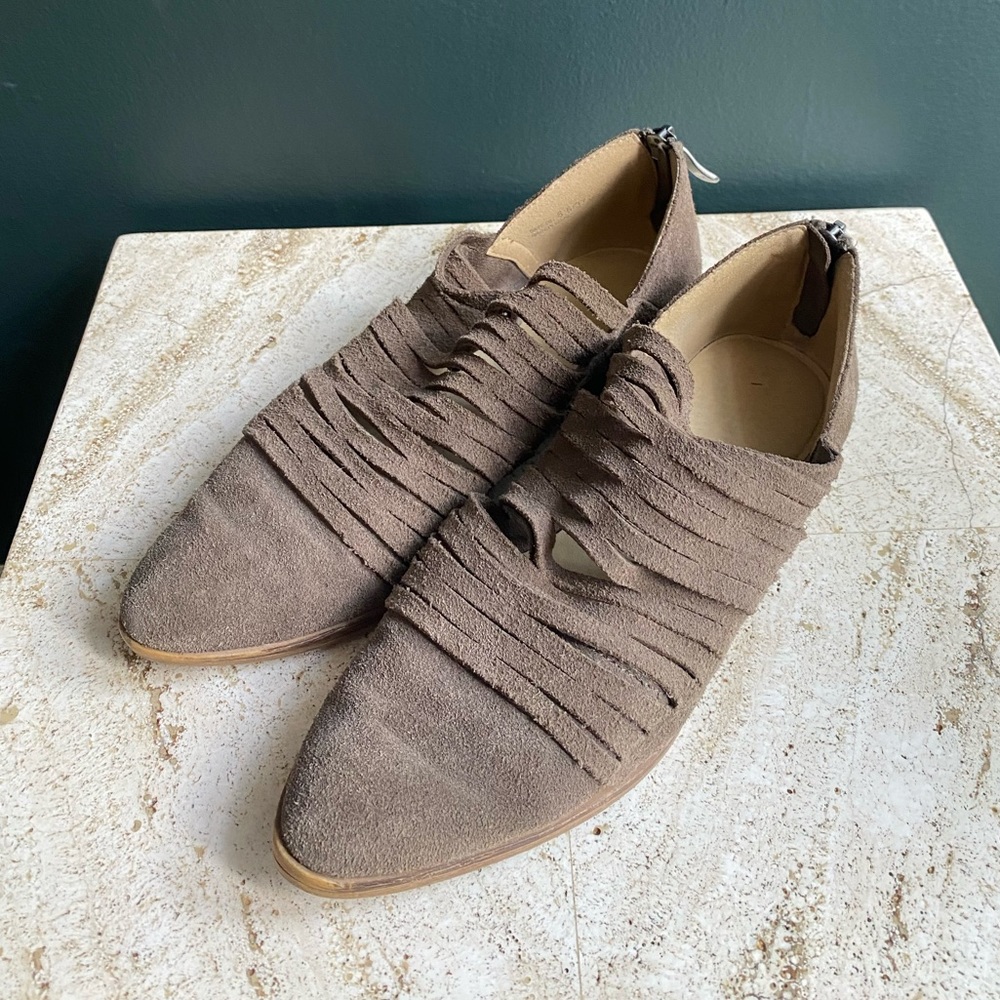 Pointed Toe Suede Flats / Booties